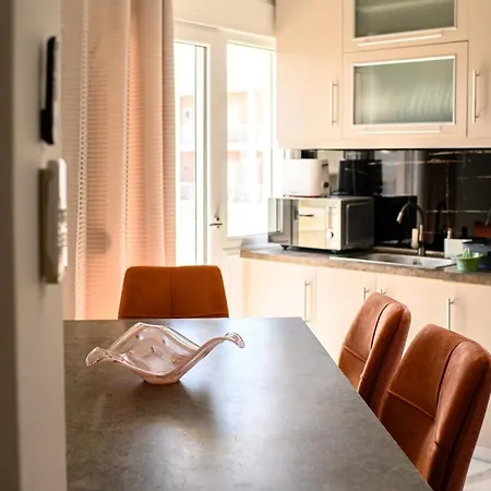 Apartman In Perea 30 Meter Vom Entfernt Peraía