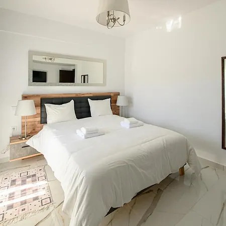 In Perea 30 Meter Vom Entfernt Apartman Peraía